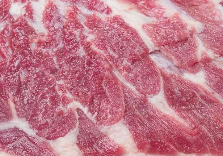 巴克夏猪肉质好——大理石纹明显,肌间脂肪丰富 巴克夏猪肉质好——大理石纹明显,肌间脂肪丰富